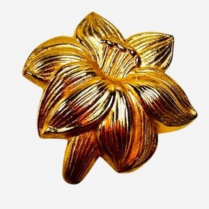 Jeri-Lou Lightweight Goldtone DayLily Flower Scarf  Ring Accessory - 2”